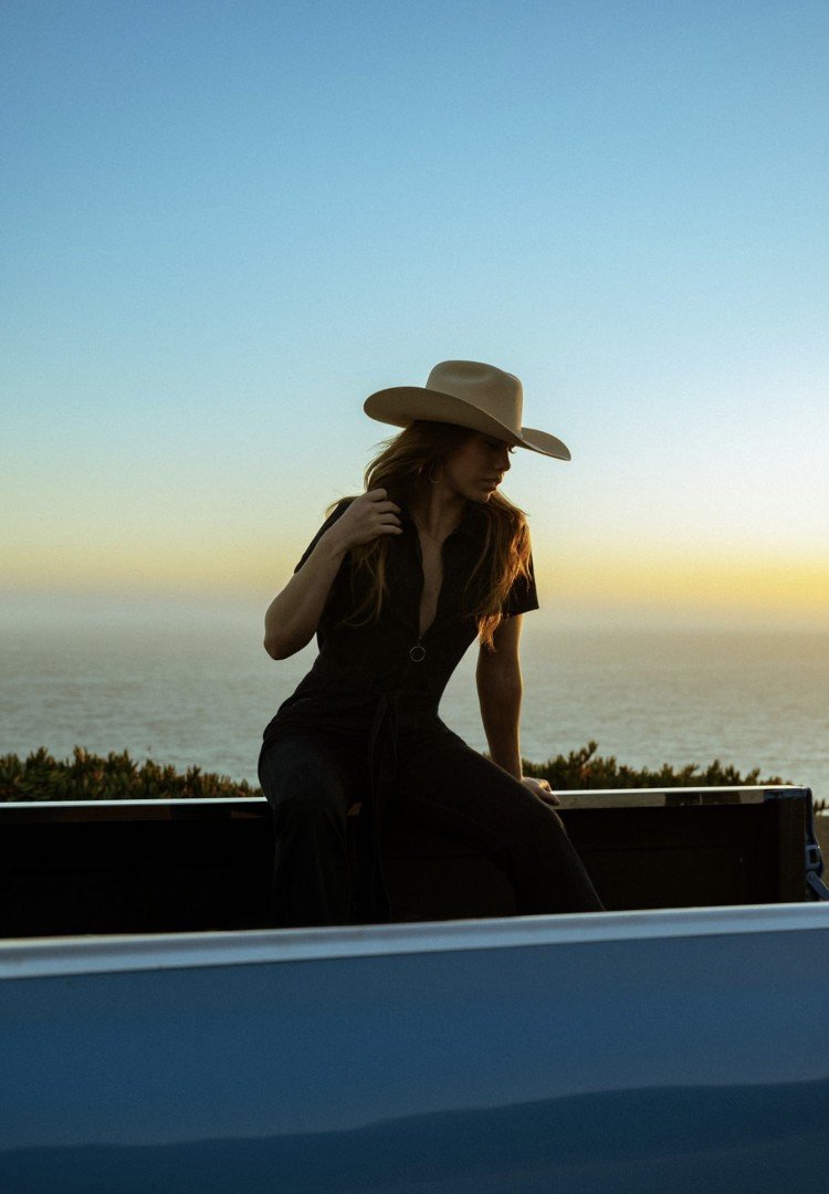 Cloē Hubbard — Backstage